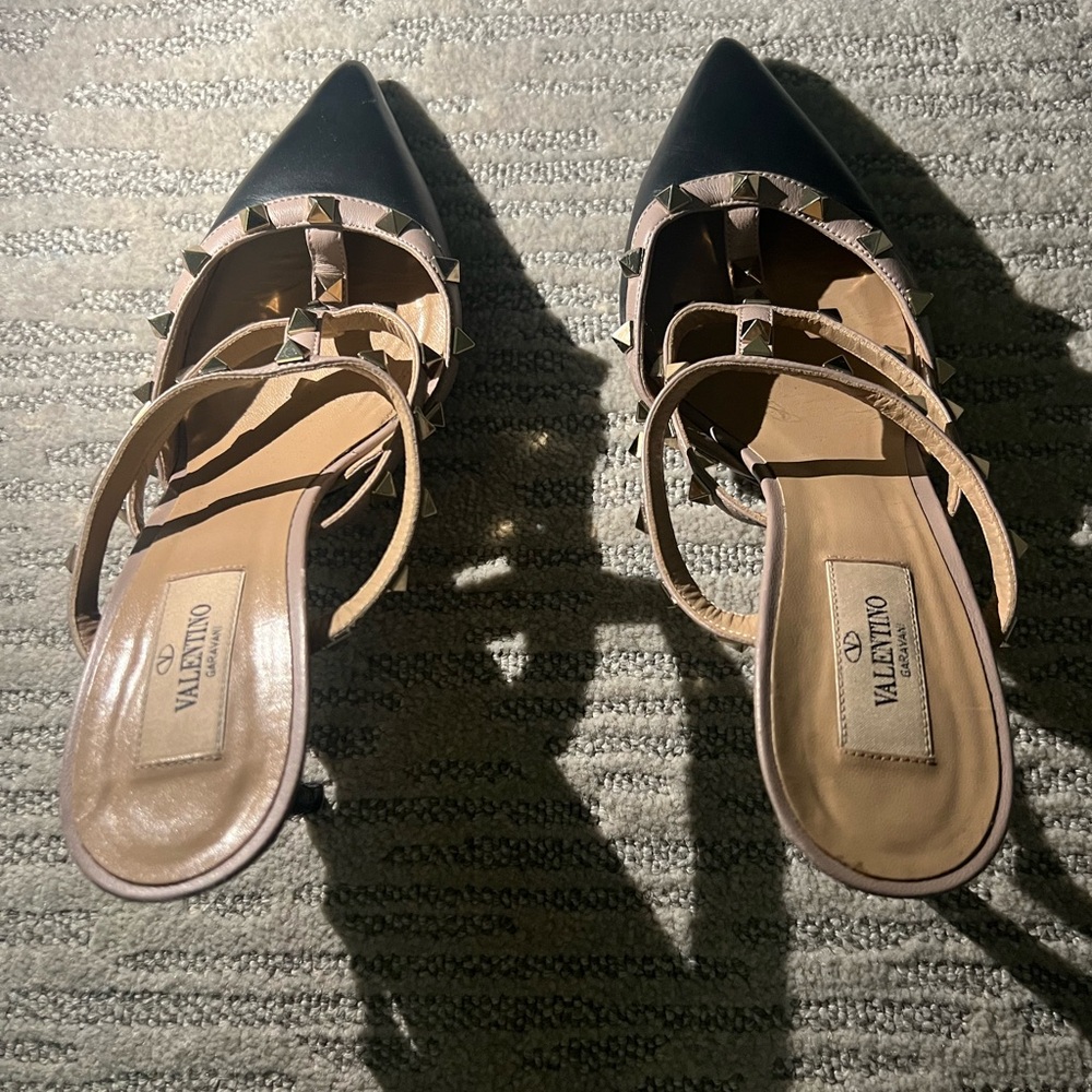 Chic Valentino Rockstud Leather Kitten Mules - Size 39